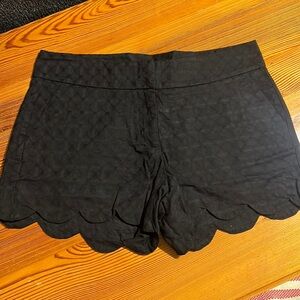 Black scalloped shorts size 6 petite